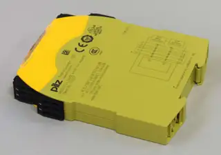 Image of the product PNOZ S7.2C 24VDC 4N/0 1N/C