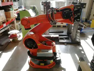 Image of the product ROBOT KR150-2 2000 VKRC2 STEUERUNG+CABINET+PENDANT