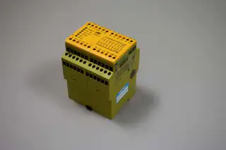 Image of the product PNOZ 11 230-240VAC 24VDC 7N/O 1N/C