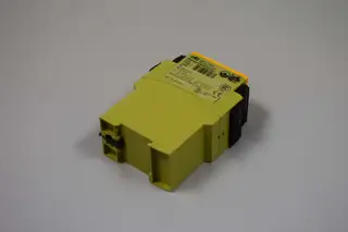 Image of the product PNOZ XV2P 3/24VDC 2n/o 2n/o t