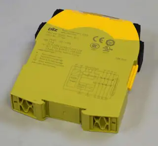 Image of the product PNOZ S4 C 24VDC 3 N/O 1 N/C