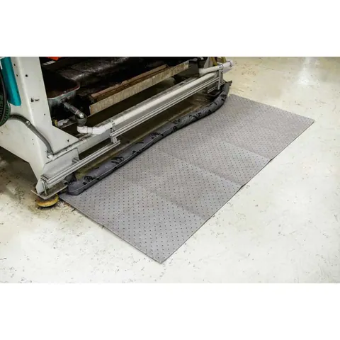 Brady Corporation MRO30 MRO Plus® Universal Absorbent Roll - Heavy Weight, 30" x 150', Absorbency Capacity 49 gal — Accessori generali