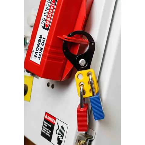 Brady Corporation LK042R Chain Lockout Toolbox Kit with 2 Chains, 3 Steel Padlocks and 3 Tags — Herramientas manuales y eléctricas