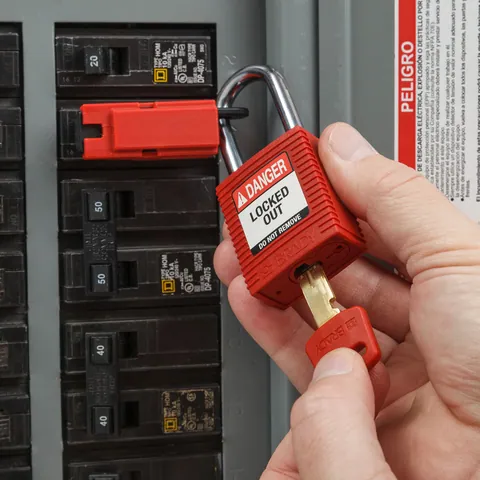 Brady Corporation NYL-RED-38ST-KA6PK Brady SafeKey Lockout Padlock Nylon Red 1.5" Steel Shkl Keyed Alike 6 Pk — Allgemeines Zubehör